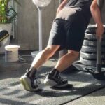 ノヴァブラスト5を履いてスレッドプッシュを練習する様子